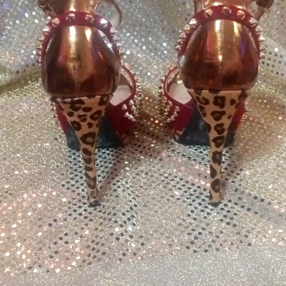 Guess~Stunning Platform Stilettos🔥 - Picture 4 of 8